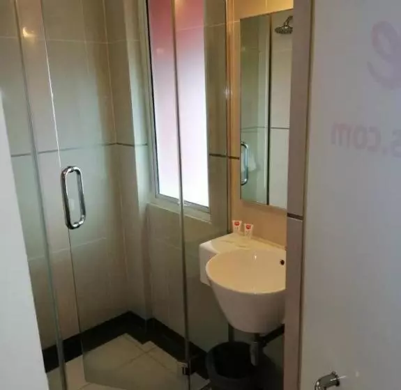 اتاق استاندارد چهار تخته, Tune Hotel Georgetown Penang