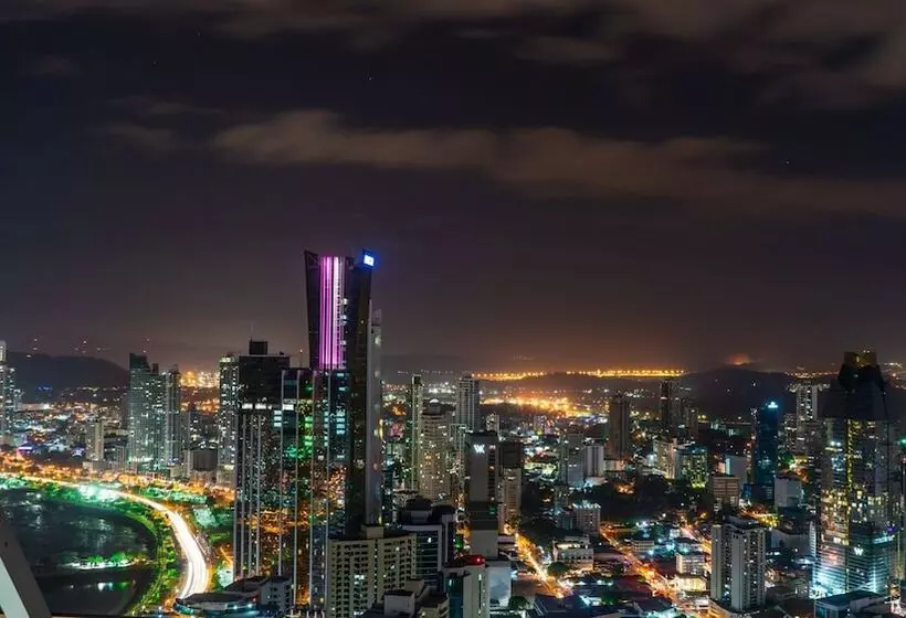 سوئیت پریمیوم با چشم‌انداز دریا, Megapolis Hotel Panama