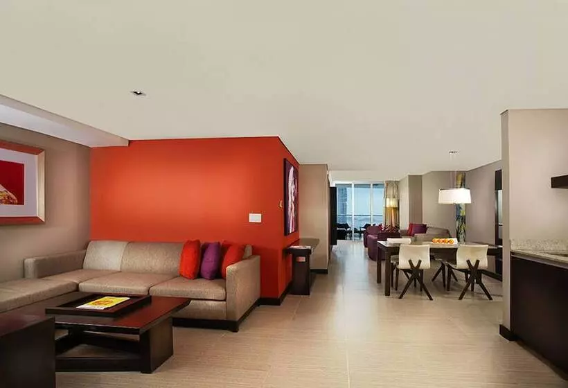 سوئیت پرزیدنت, Megapolis Hotel Panama