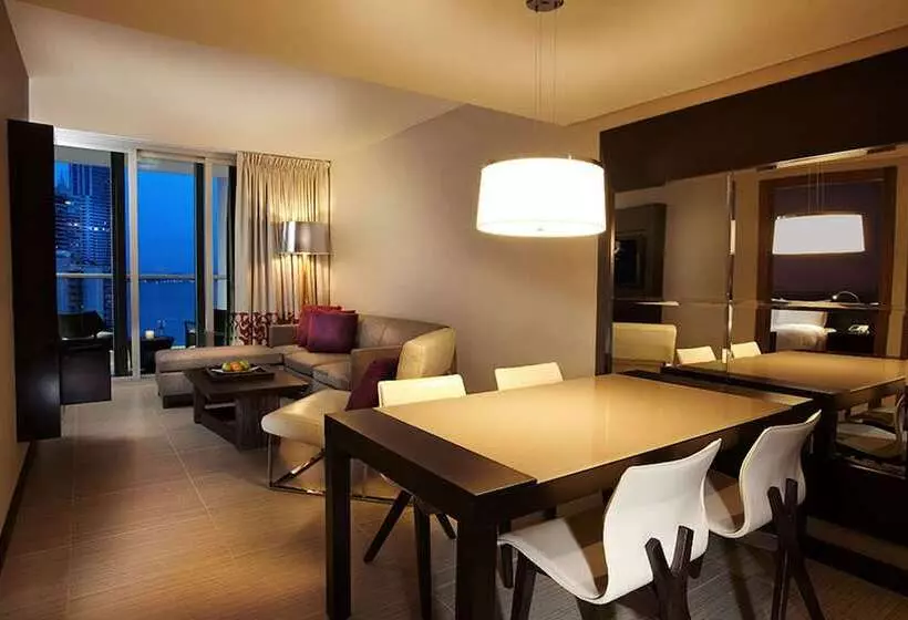 سوئیت پرزیدنت, Megapolis Hotel Panama
