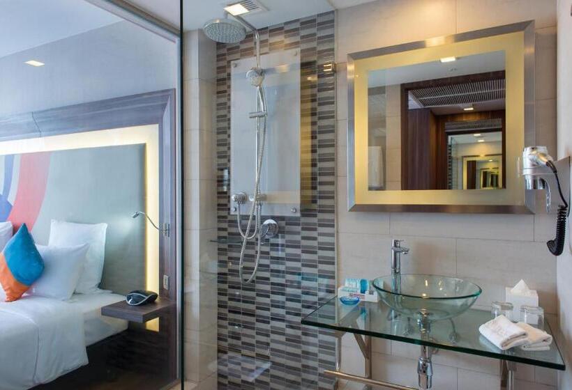 带大床的标准间, Novotel Bangkok Impact