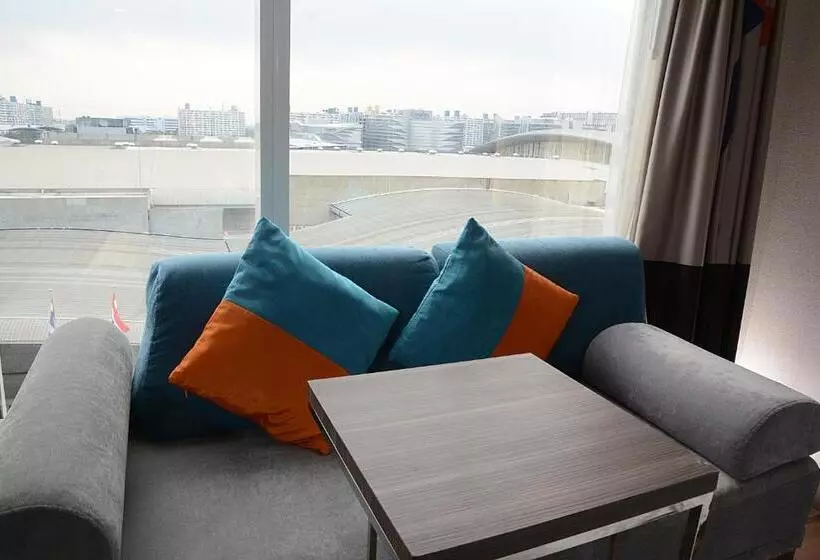 キングサイズベッドのスタンダードルーム, Novotel Bangkok Impact