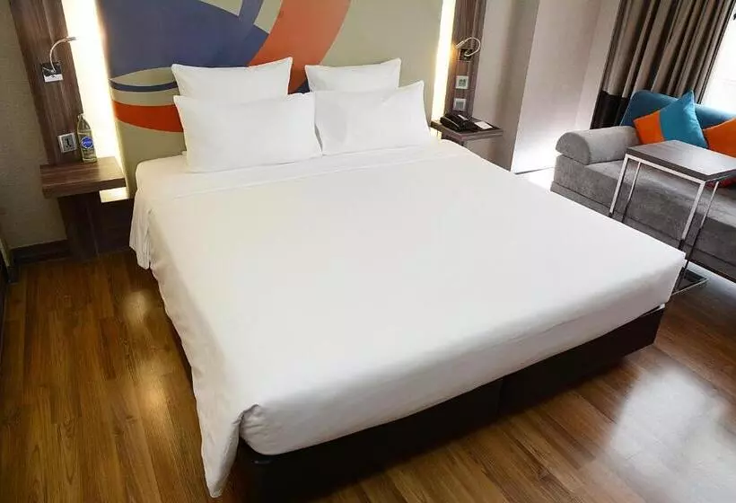 キングサイズベッドのスタンダードルーム, Novotel Bangkok Impact