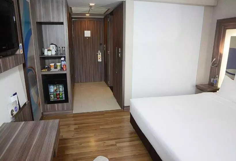 キングサイズベッドのスタンダードルーム, Novotel Bangkok Impact