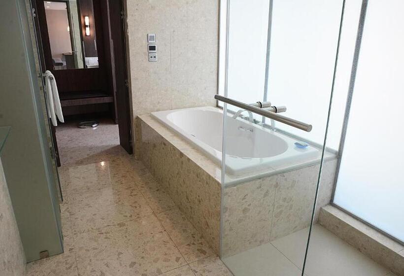 Люкс Премиум, Novotel Bangkok Impact