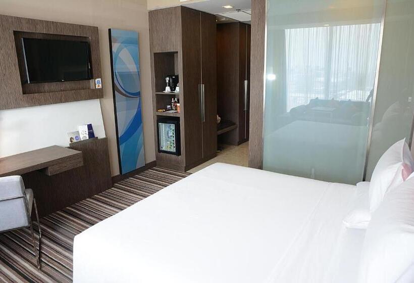 带大床的行政房间, Novotel Bangkok Impact