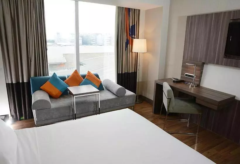 キングサイズベッドのスタンダードルーム, Novotel Bangkok Impact