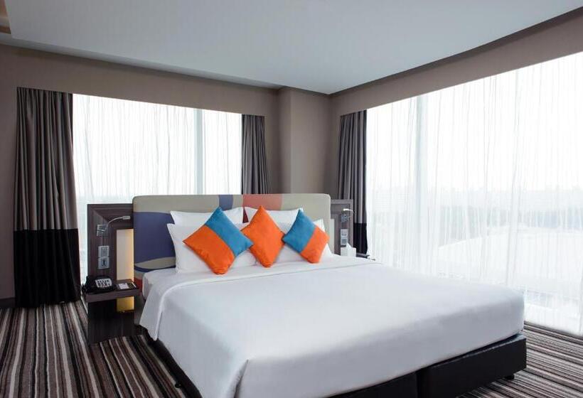 Люкс Премиум, Novotel Bangkok Impact