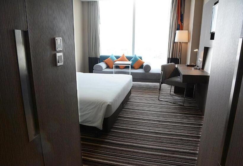 带大床的行政房间, Novotel Bangkok Impact