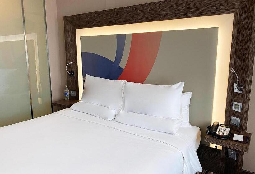 带大床的行政房间, Novotel Bangkok Impact