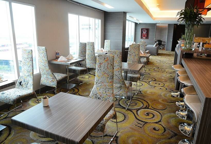Люкс Премиум, Novotel Bangkok Impact