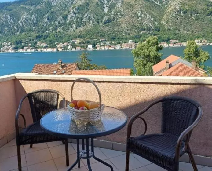 اتاق استاندارد با بالکن و چشم‌انداز دریا, Accommodation Marija 2