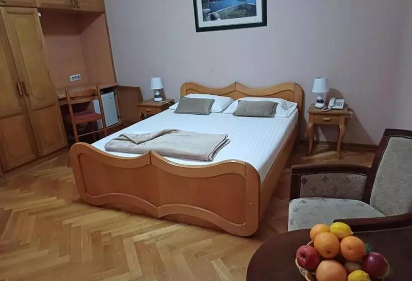 اتاق استاندارد با بالکن و چشم‌انداز دریا, Accommodation Marija 2