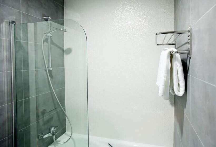 标准间, Alix Boutique