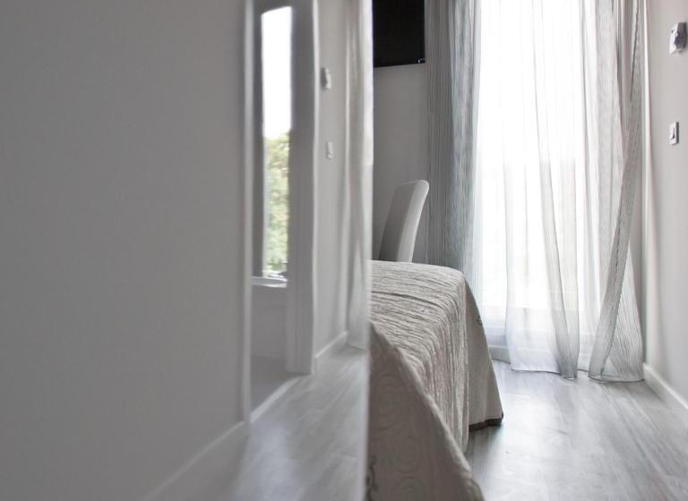 标准单人间, Alix Boutique