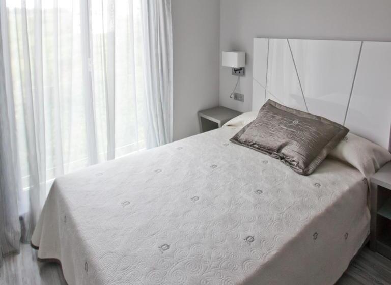 标准间, Alix Boutique