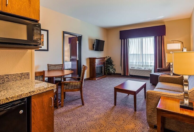 جناح, Best Western Plus Carousel Inn & Suites Burlington