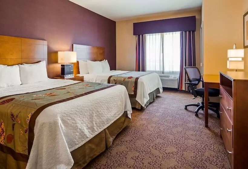 ２ダブルベッドのスタンダードルーム, Best Western Plus Carousel Inn & Suites Burlington