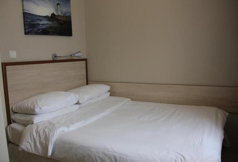 标准间, Crowded House