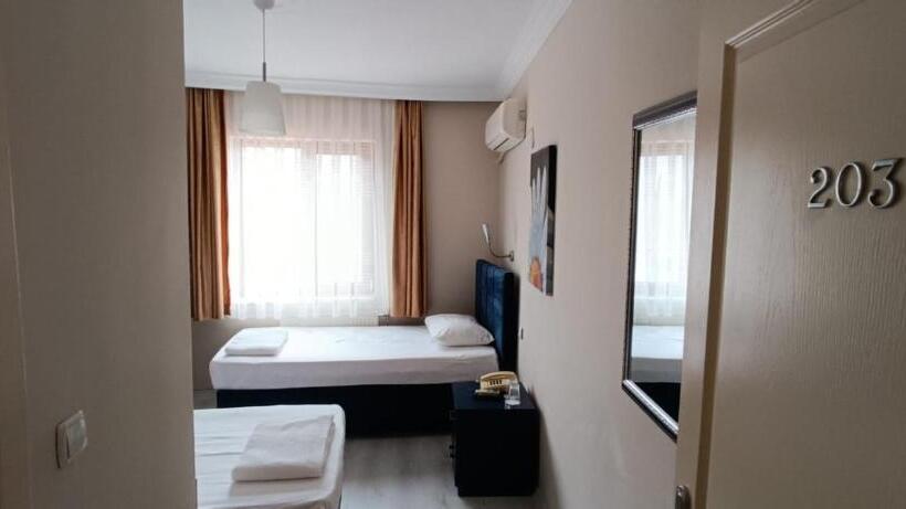 标准间, Crowded House