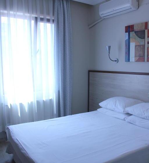 标准单人间, Crowded House