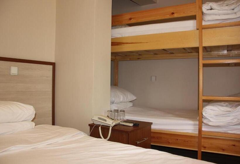 家庭间, Crowded House