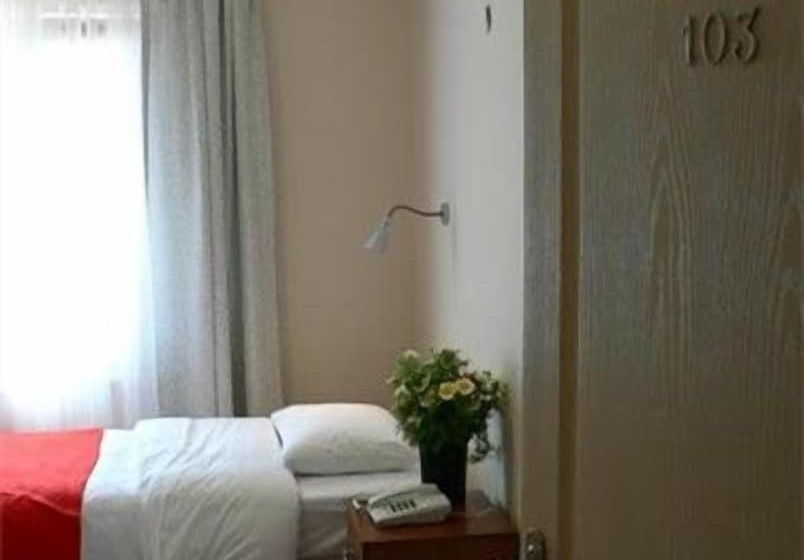 标准间, Crowded House