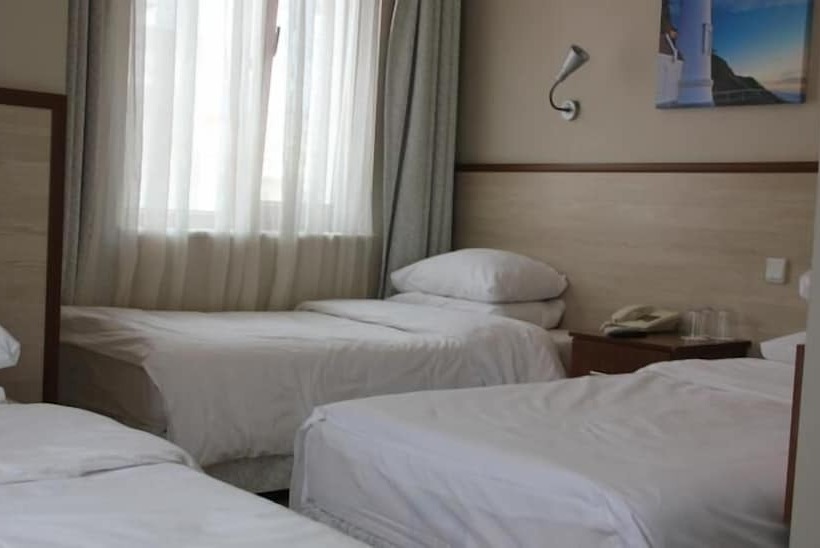 标准三人间, Crowded House