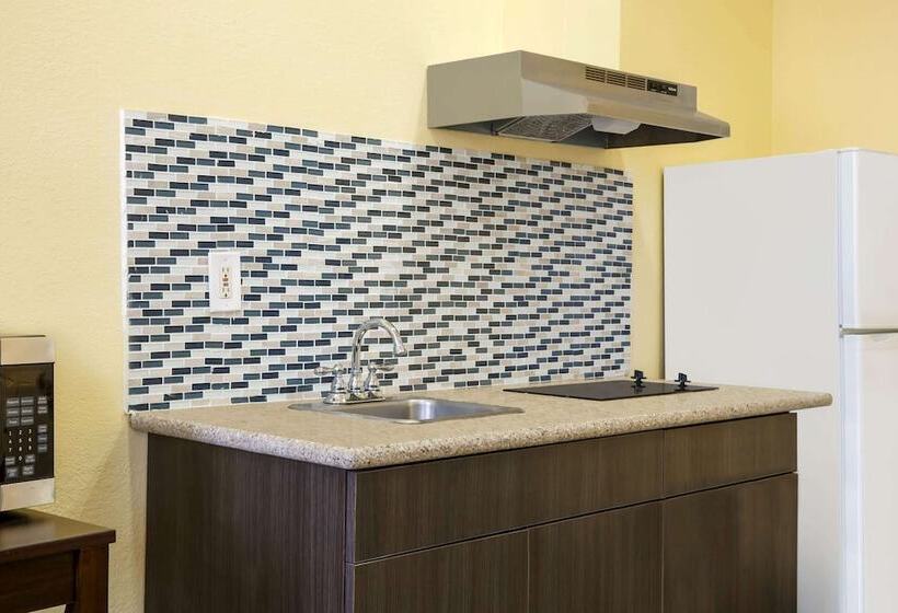 Suíte, Days Inn & Suites By Wyndham Dfw Airport South Euless