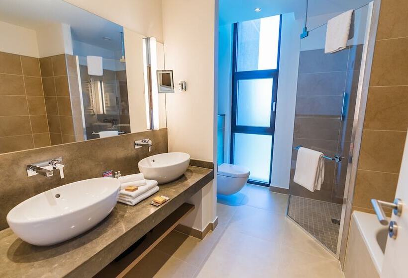 מיטת קינג בסוויטה, Doubletree By Hilton Hotel Oradea