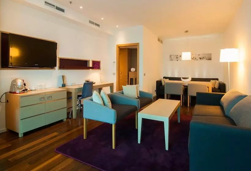 キングサイズベッドのスイートルーム, Doubletree By Hilton Hotel Oradea