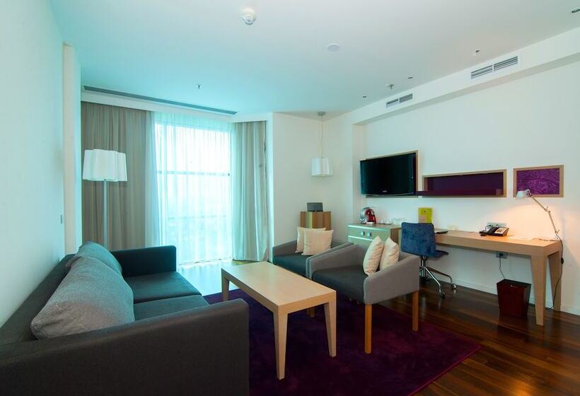 מיטת קינג בסוויטה, Doubletree By Hilton Hotel Oradea