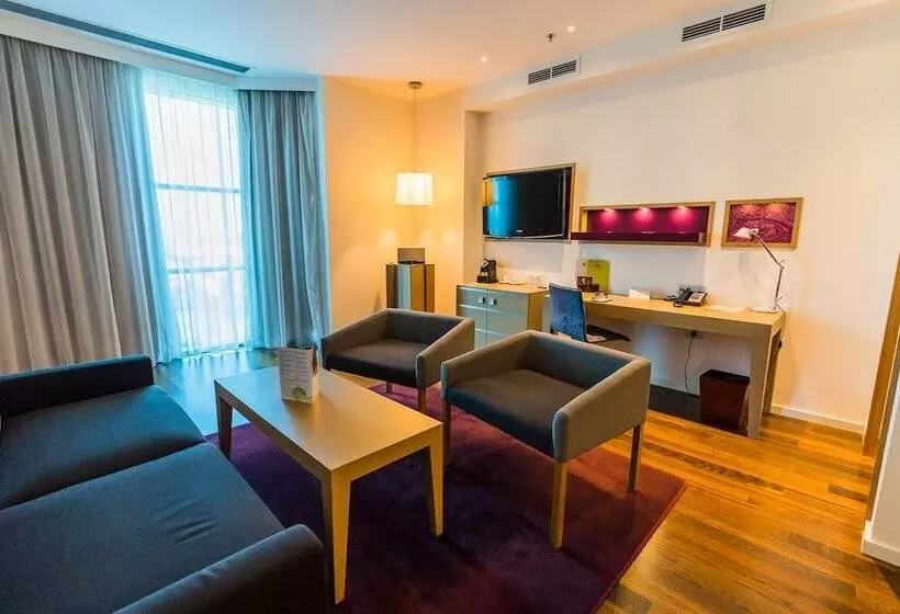 キングサイズベッドのスイートルーム, Doubletree By Hilton Hotel Oradea