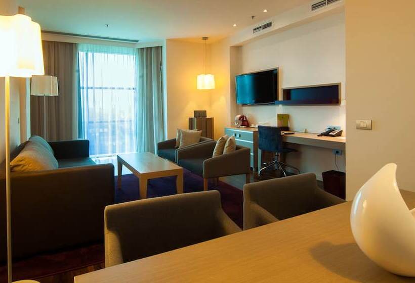 מיטת קינג בסוויטה, Doubletree By Hilton Hotel Oradea