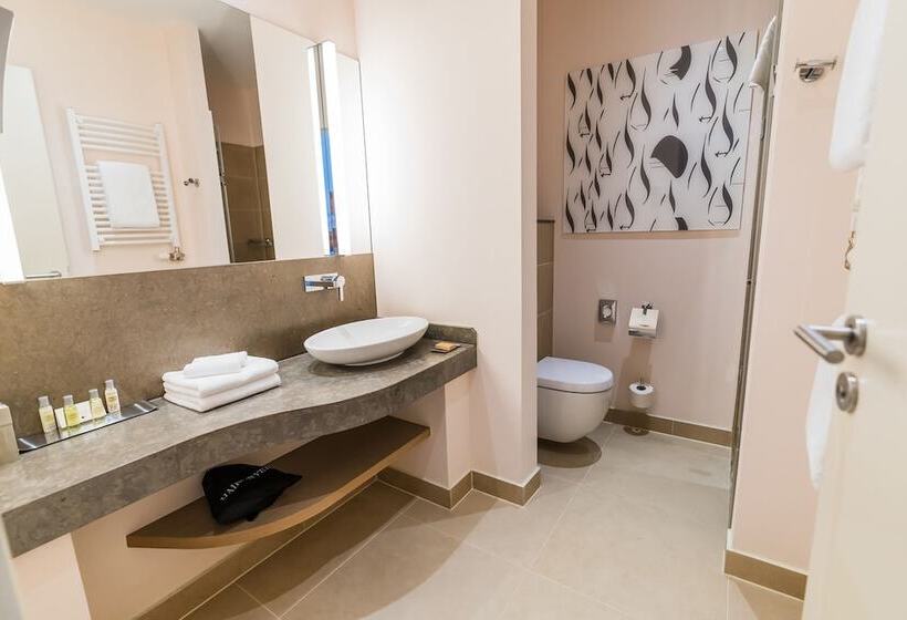 חדר משפחתי דלוקס, Doubletree By Hilton Hotel Oradea