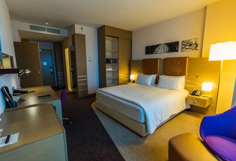 חדר משפחתי דלוקס, Doubletree By Hilton Hotel Oradea