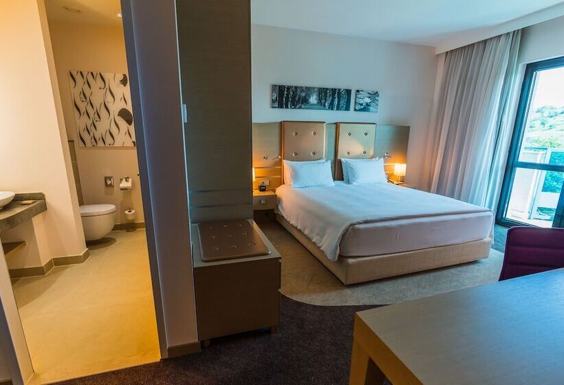 חדר משפחתי דלוקס, Doubletree By Hilton Hotel Oradea