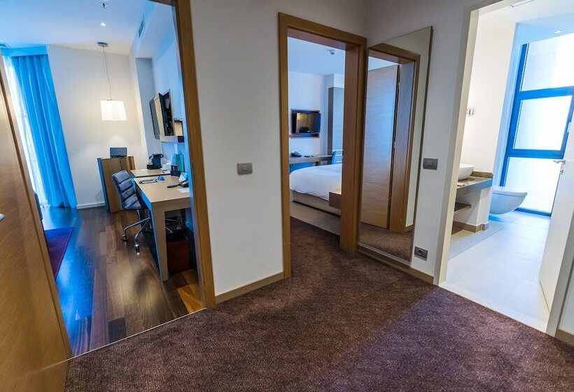 מיטת קינג בסוויטה, Doubletree By Hilton Hotel Oradea