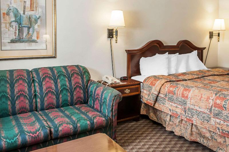 غرفة قياسية سرير كينج لذوى الإحتياجات الخاصة, Econo Lodge