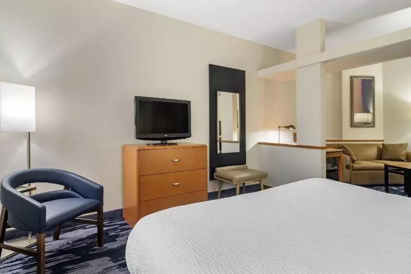 キングサイドベッドのスタンダードワンルーム, Fairfield Inn & Suites By Marriott Commerce