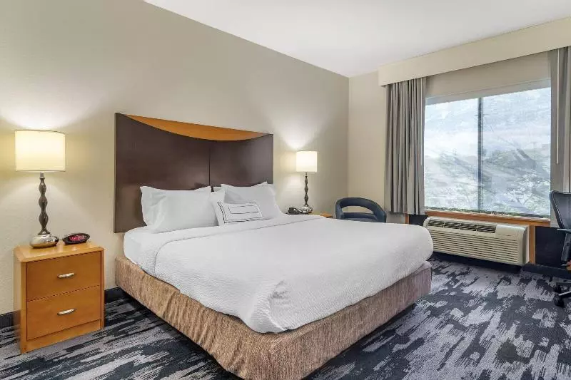 キングサイズベッドのスタンダードルーム, Fairfield Inn & Suites By Marriott Commerce