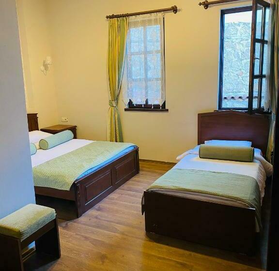 اتاق خانوادگی با چشم‌انداز باغ, Kaleiçi