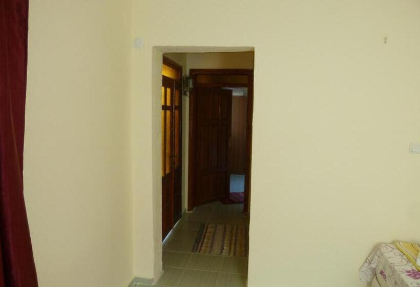 اتاق خانوادگی, Rose Hotel B&b