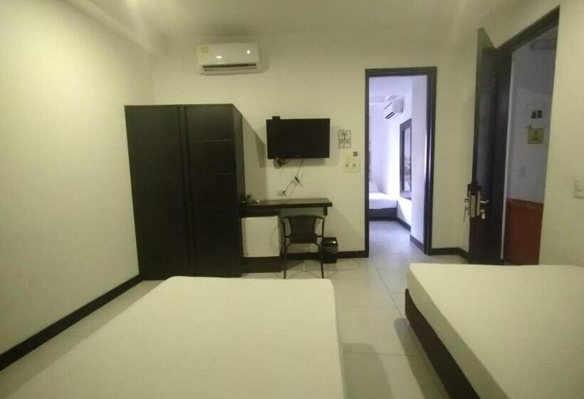 Трехместный Номер Deluxe, Puerta De San Antonio