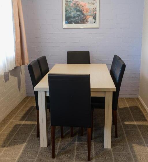 דירת שלושה חדרים, Balan Village Motel