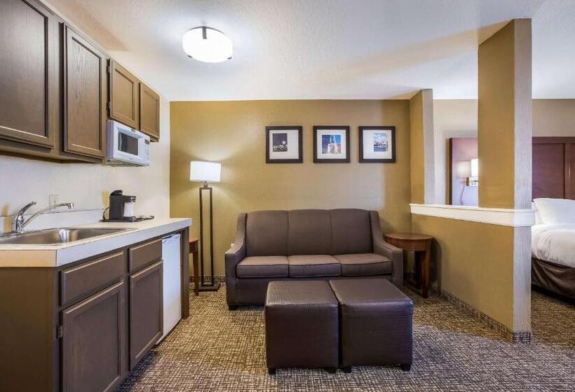 キングサイズベッドのスイートルーム, Comfort Inn & Suites Fairborn Near Wright Patterson Afb