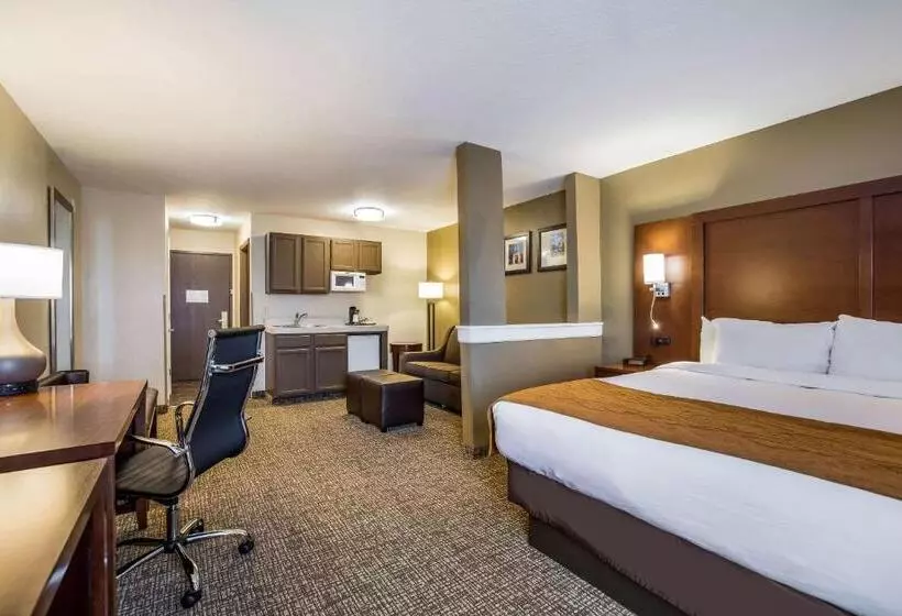 キングサイズベッドのスイートルーム, Comfort Inn & Suites Fairborn Near Wright Patterson Afb