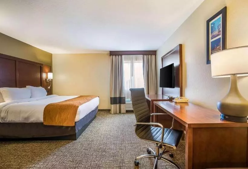 キングサイズベッドのスイートルーム, Comfort Inn & Suites Fairborn Near Wright Patterson Afb
