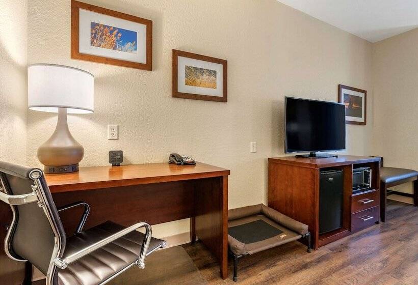 جناح, Comfort Suites Fernley