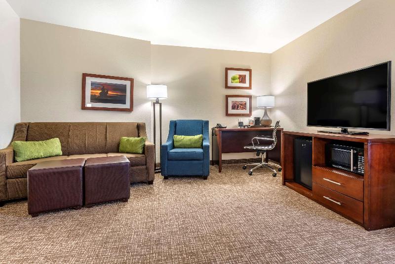 جناح, Comfort Suites Fernley